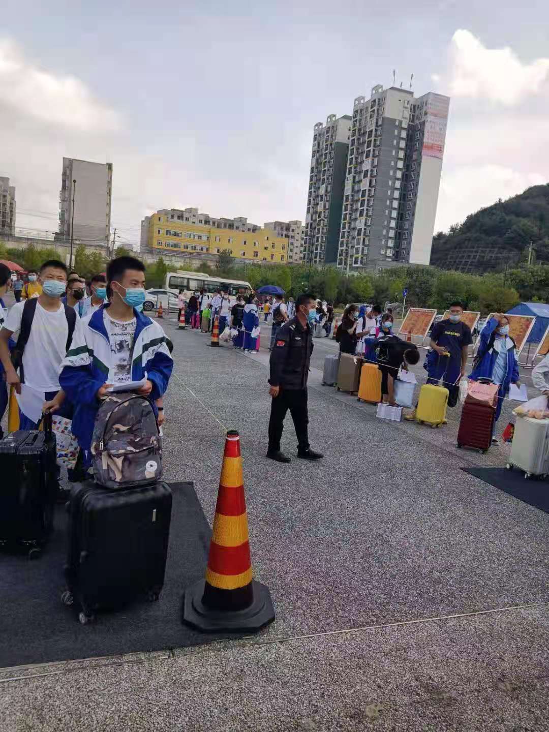 8月8日高中城各項開學準備工作就緒，高三學生陸續到校
